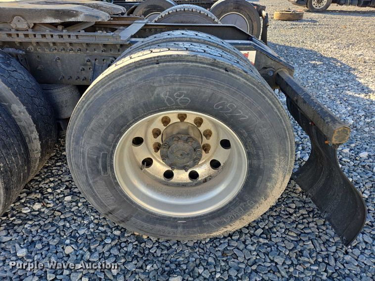 image for item YA0873 2014 Volvo VNL semi truck