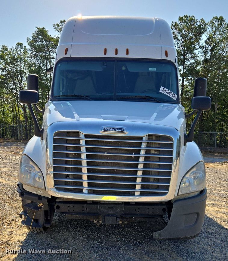 CAMIóN CAMAROTE 2016 FREIGHTLINER