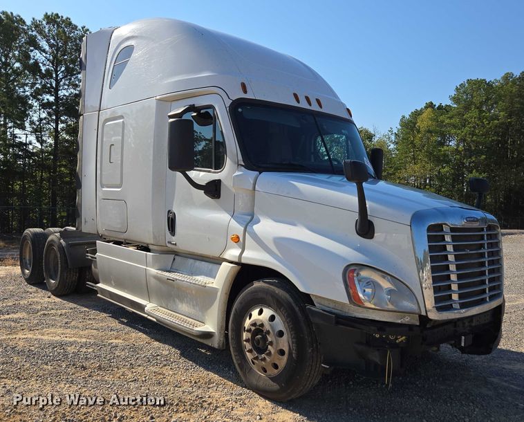 CAMIóN CAMAROTE 2016 FREIGHTLINER