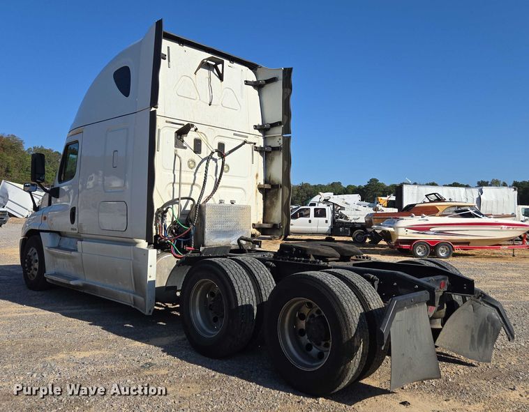 image for item YA0941 2016 Freightliner Cascadia semi truck