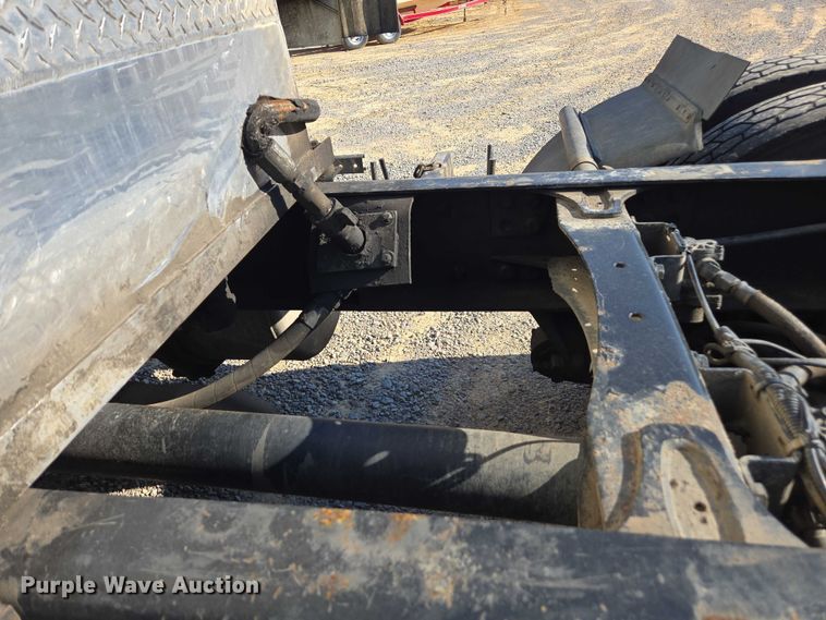 image for item YA0941 2016 Freightliner Cascadia semi truck