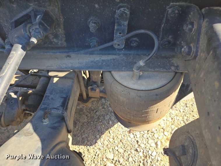 image for item YA0941 2016 Freightliner Cascadia semi truck