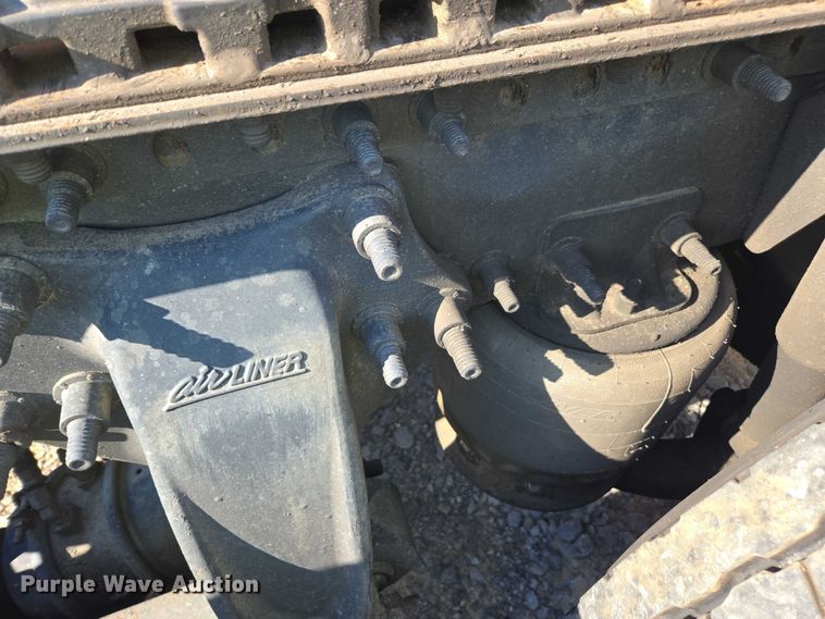 image for item YA0941 2016 Freightliner Cascadia semi truck