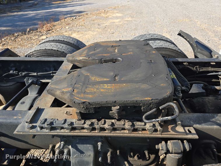 image for item YA0941 2016 Freightliner Cascadia semi truck