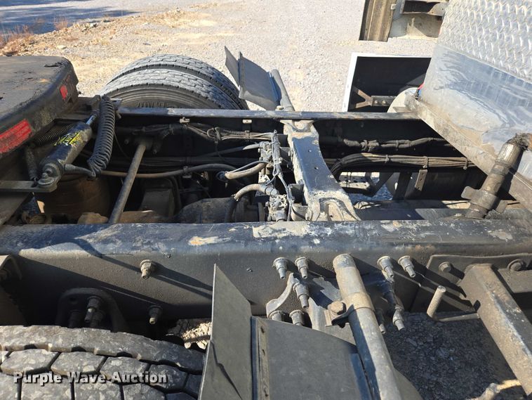 image for item YA0941 2016 Freightliner Cascadia semi truck