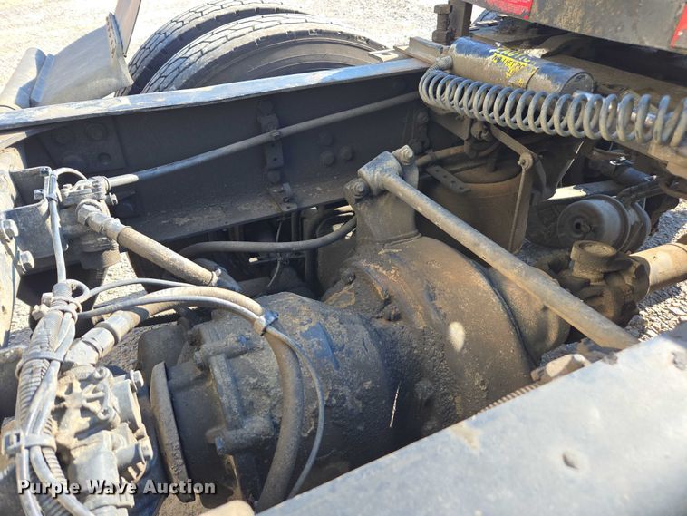 image for item YA0941 2016 Freightliner Cascadia semi truck