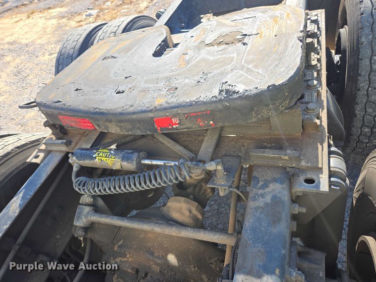 image for item YA0941 2016 Freightliner Cascadia semi truck