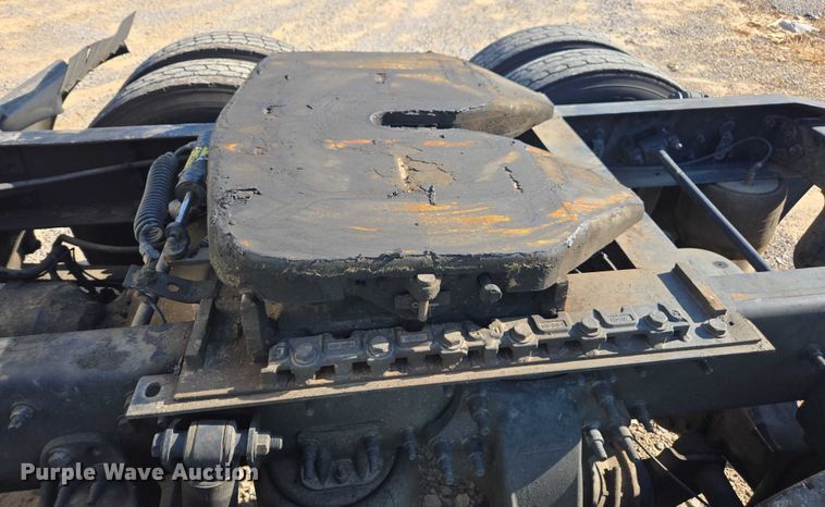 image for item YA0941 2016 Freightliner Cascadia semi truck