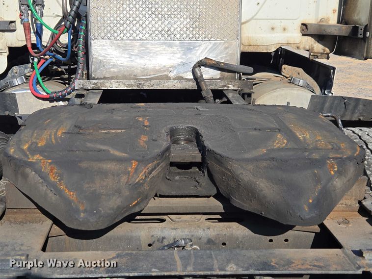 image for item YA0941 2016 Freightliner Cascadia semi truck