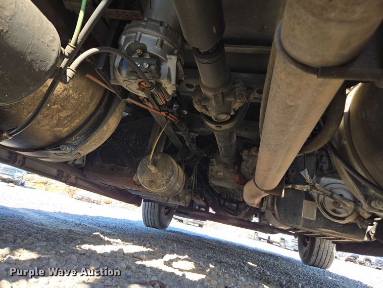 image for item YA0941 2016 Freightliner Cascadia semi truck