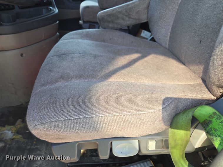 image for item YA0941 2016 Freightliner Cascadia semi truck