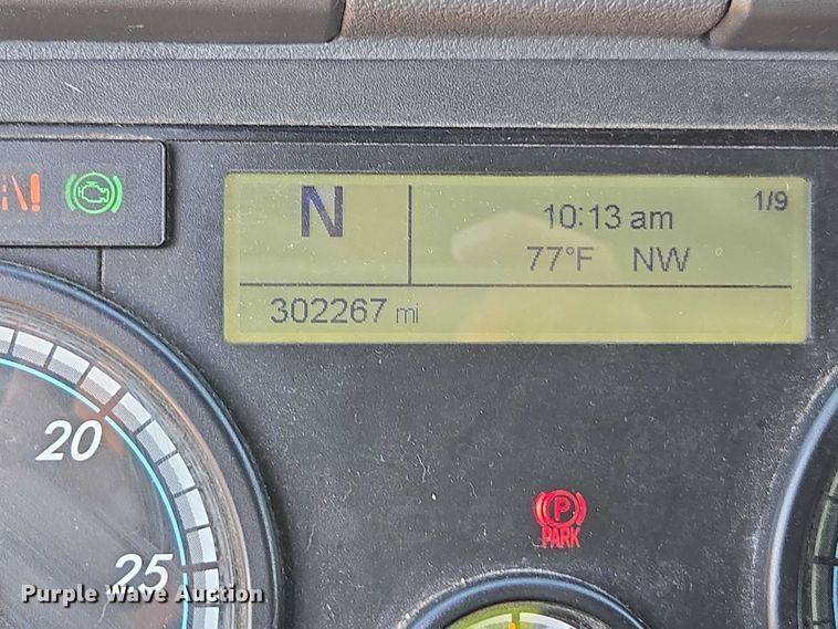 image for item YA0941 2016 Freightliner Cascadia semi truck