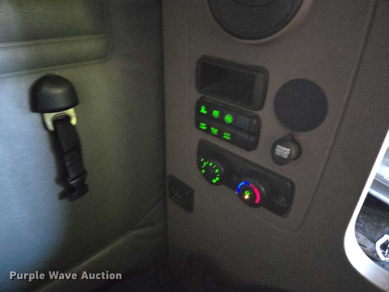 image for item YA0941 2016 Freightliner Cascadia semi truck