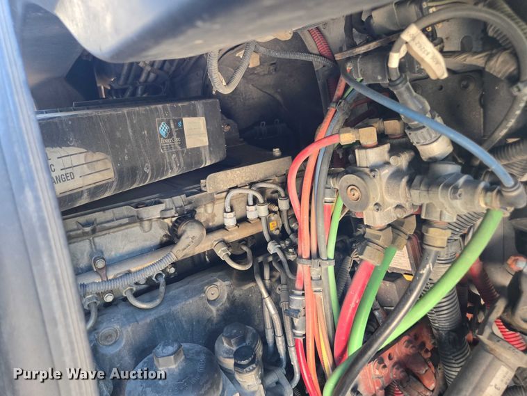 image for item YA0941 2016 Freightliner Cascadia semi truck