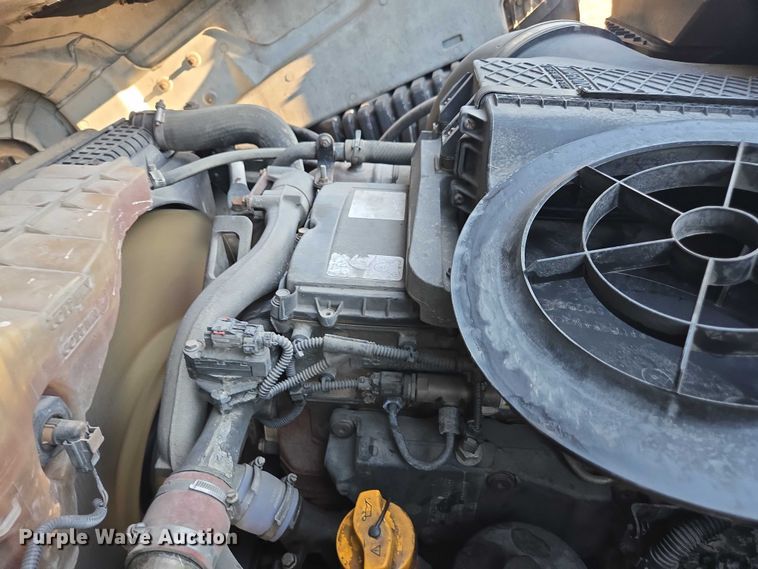 image for item YA0941 2016 Freightliner Cascadia semi truck