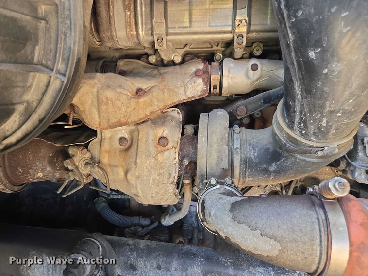 image for item YA0941 2016 Freightliner Cascadia semi truck