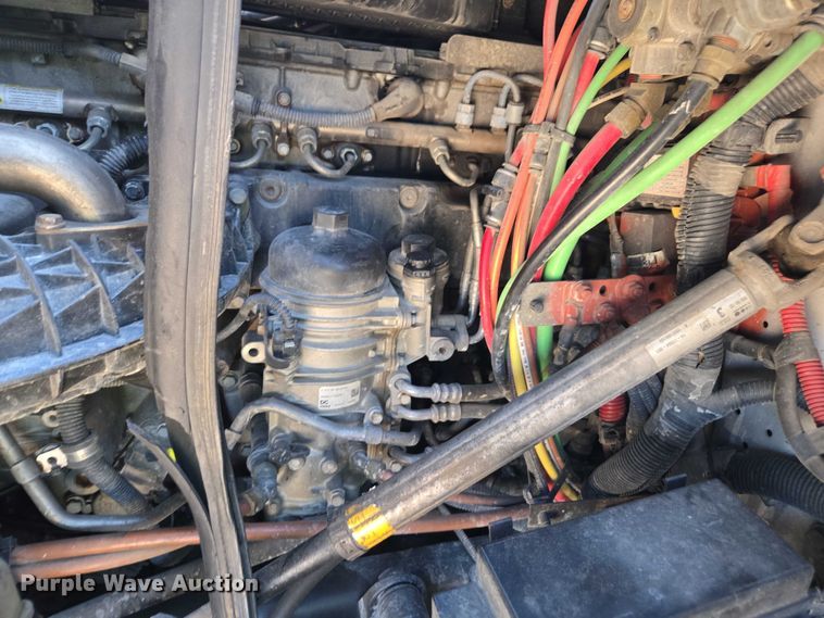 image for item YA0941 2016 Freightliner Cascadia semi truck