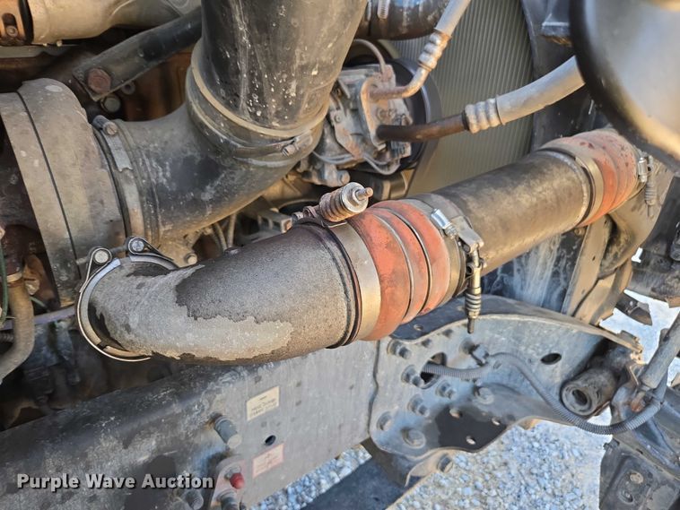 image for item YA0941 2016 Freightliner Cascadia semi truck