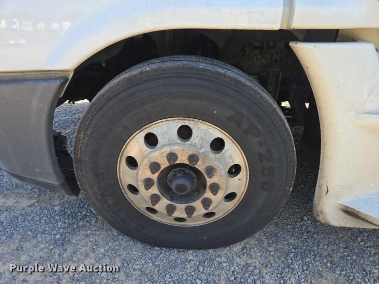 image for item YA0941 2016 Freightliner Cascadia semi truck