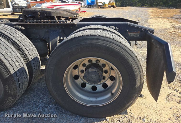 image for item YA0941 2016 Freightliner Cascadia semi truck