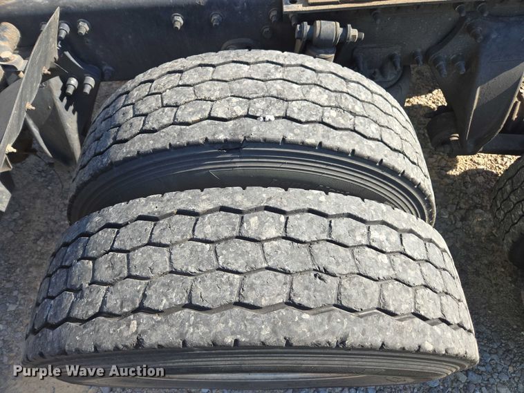 image for item YA0941 2016 Freightliner Cascadia semi truck