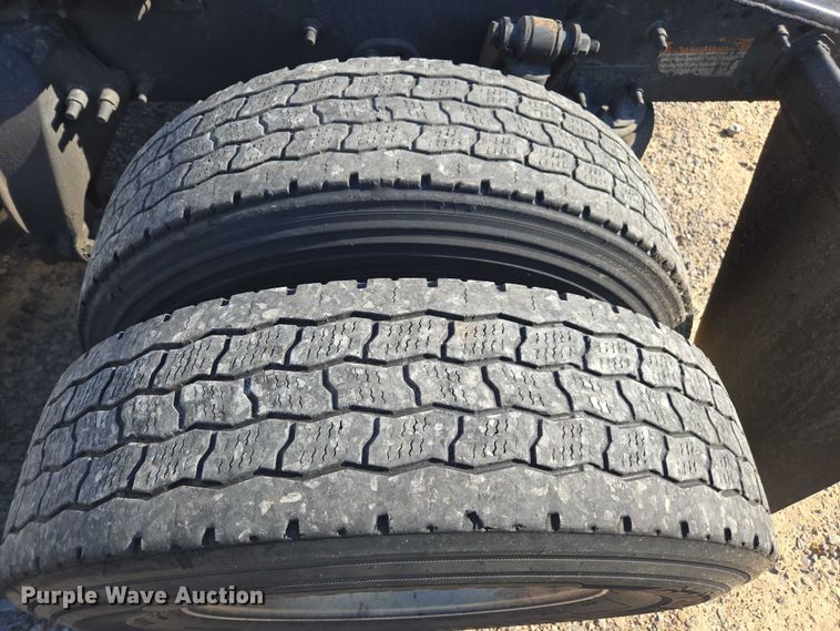 image for item YA0941 2016 Freightliner Cascadia semi truck