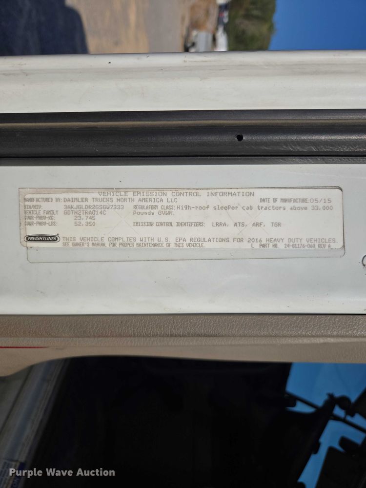 image for item YA0941 2016 Freightliner Cascadia semi truck