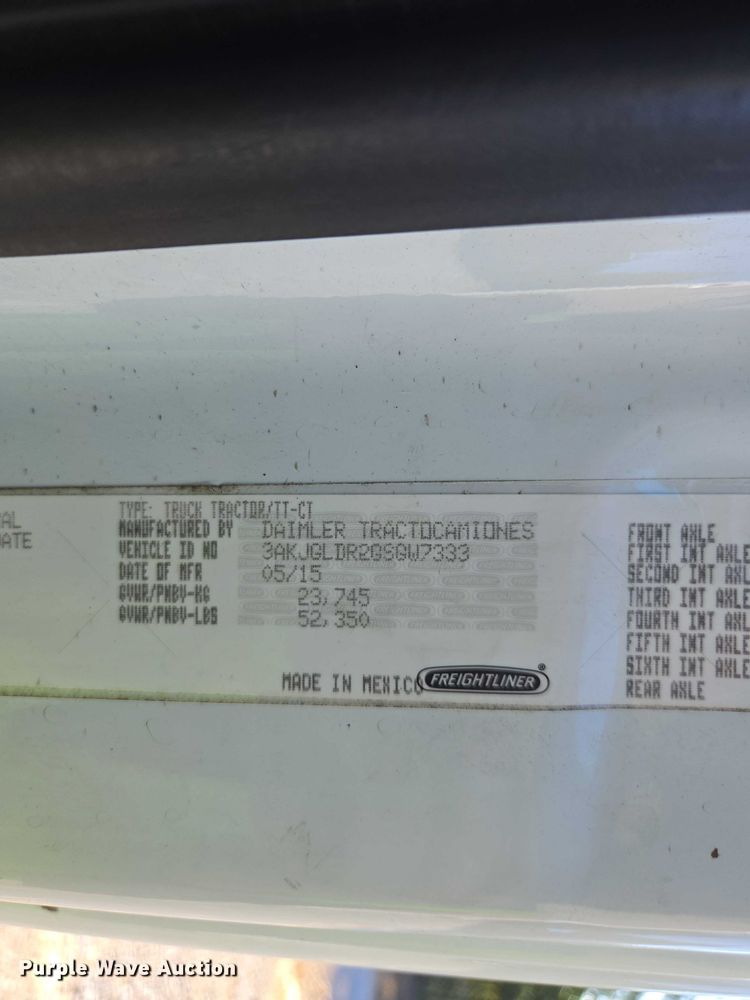 image for item YA0941 2016 Freightliner Cascadia semi truck