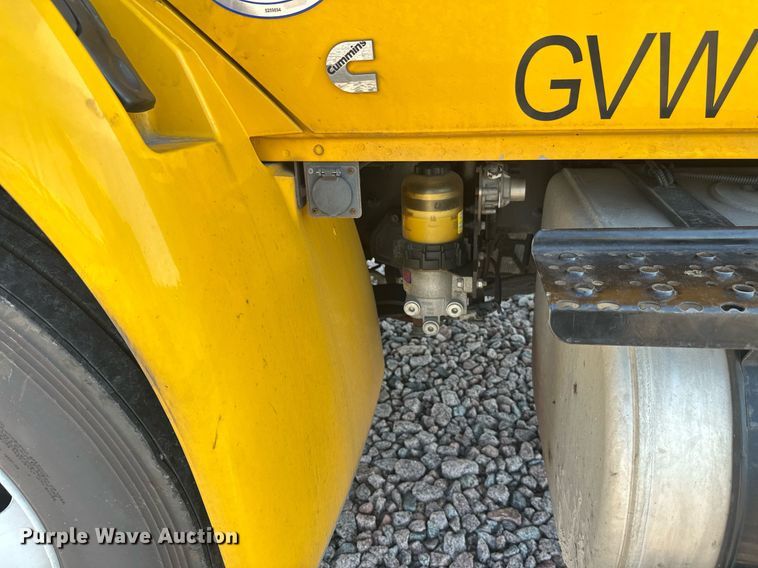 image for item YA0991 2020 International MV607 box truck