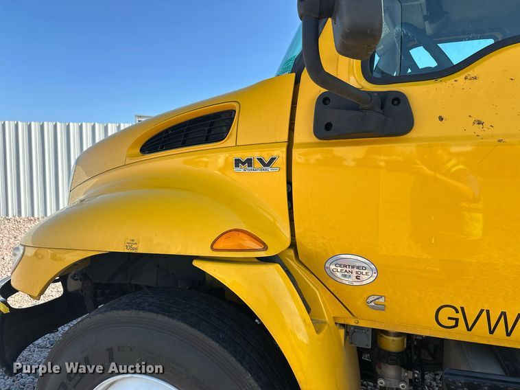 image for item YA0991 2020 International MV607 box truck