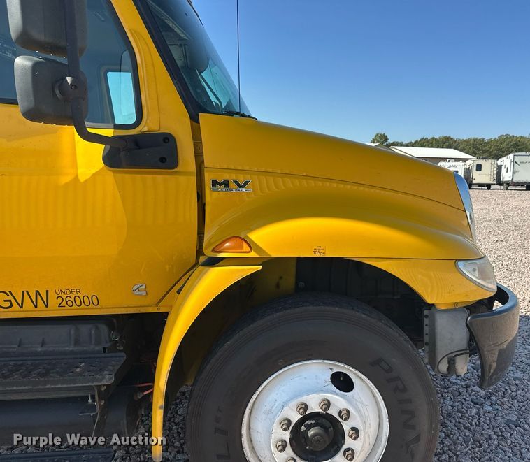 image for item YA0991 2020 International MV607 box truck