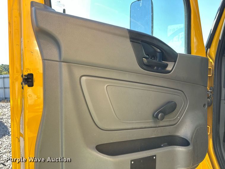 image for item YA0991 2020 International MV607 box truck