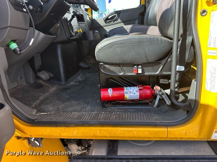 image for item YA0991 2020 International MV607 box truck