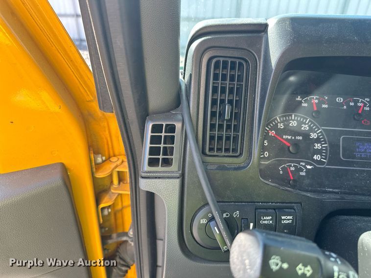 image for item YA0991 2020 International MV607 box truck