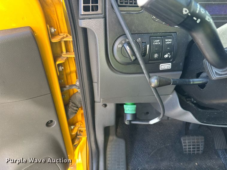 image for item YA0991 2020 International MV607 box truck