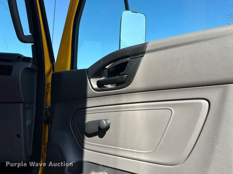 image for item YA0991 2020 International MV607 box truck