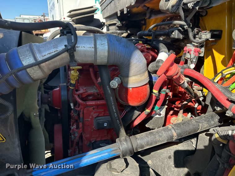 image for item YA0991 2020 International MV607 box truck