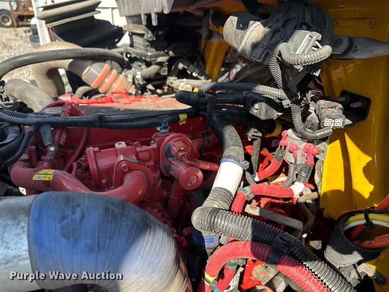 image for item YA0991 2020 International MV607 box truck