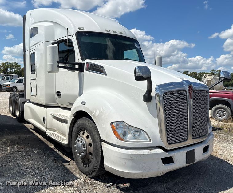 image for item YA0993 2020 Kenworth T680 semi truck