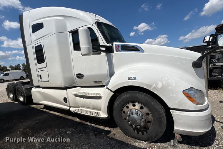 image for item YA0993 2020 Kenworth T680 semi truck