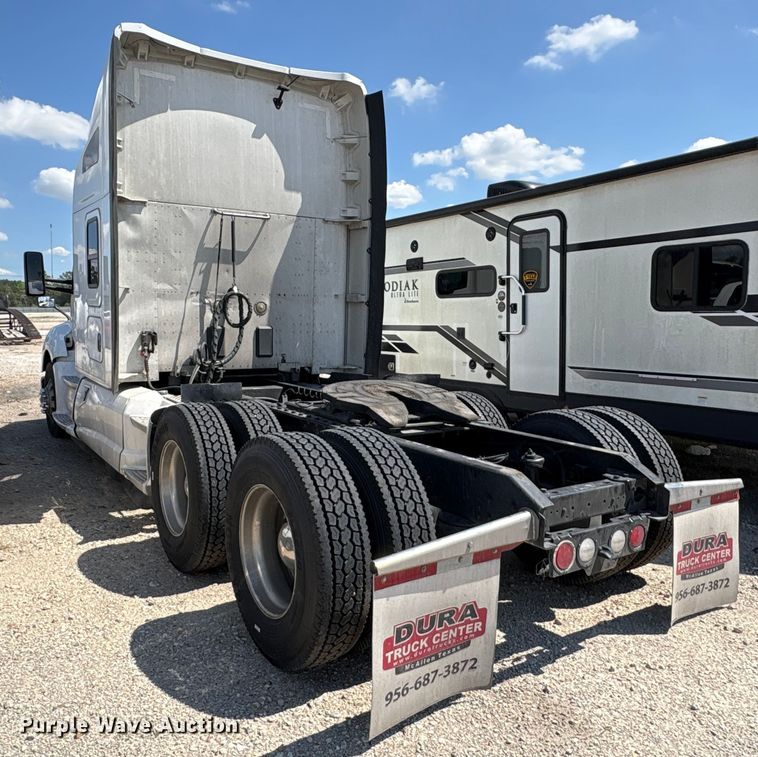 image for item YA0993 2020 Kenworth T680 semi truck