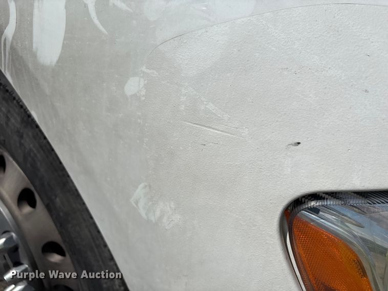 image for item YA0993 2020 Kenworth T680 semi truck