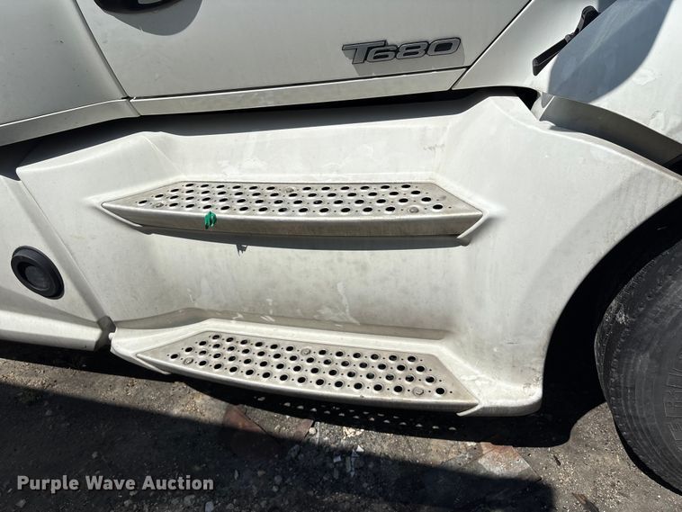 image for item YA0993 2020 Kenworth T680 semi truck