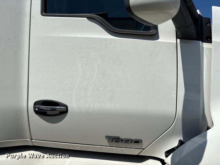 image for item YA0993 2020 Kenworth T680 semi truck