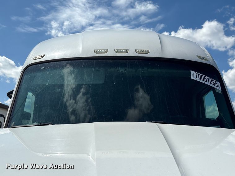 image for item YA0993 2020 Kenworth T680 semi truck