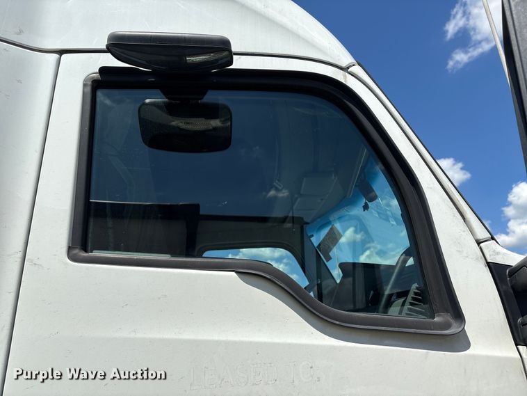 image for item YA0993 2020 Kenworth T680 semi truck