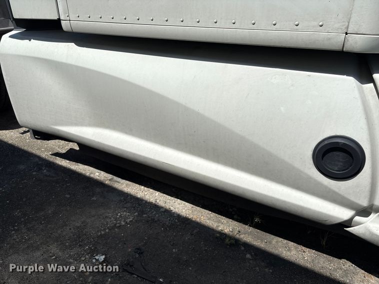 image for item YA0993 2020 Kenworth T680 semi truck