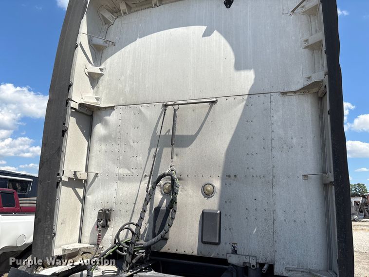 image for item YA0993 2020 Kenworth T680 semi truck