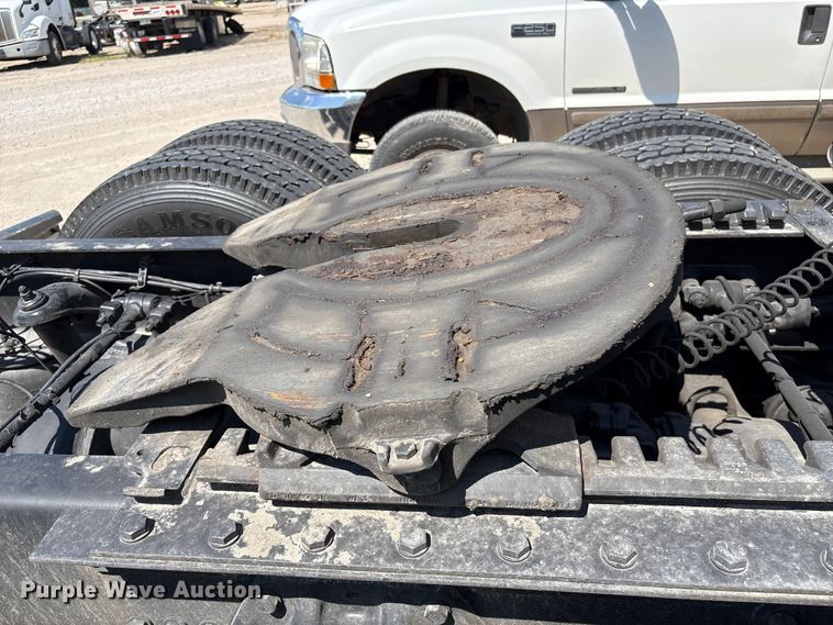 image for item YA0993 2020 Kenworth T680 semi truck