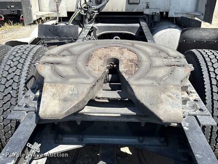 image for item YA0993 2020 Kenworth T680 semi truck